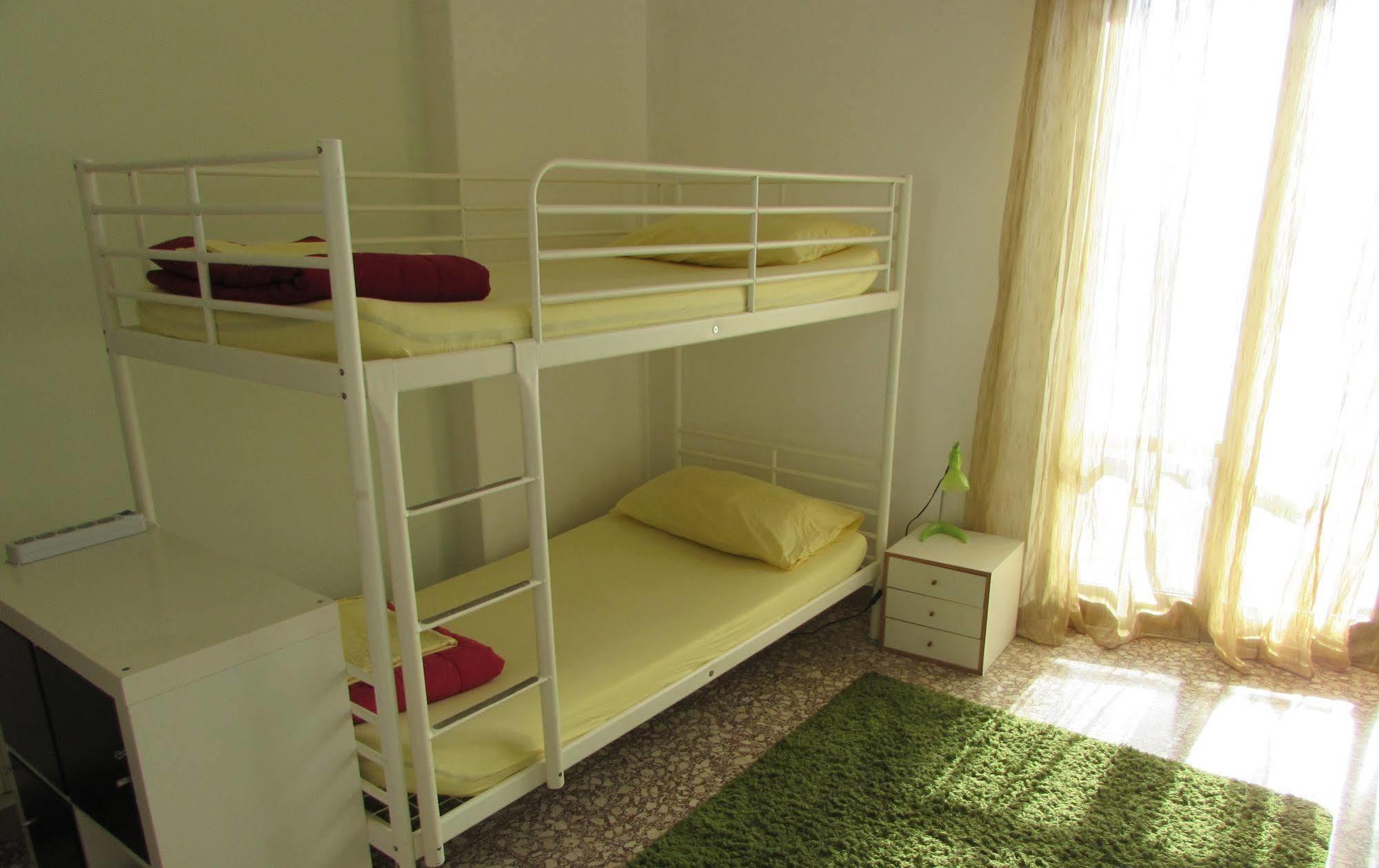 Thousand Sunny Hostel Рим Екстериор снимка